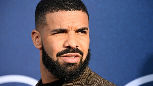 Drake pasa su tiempo libre viendo apostando