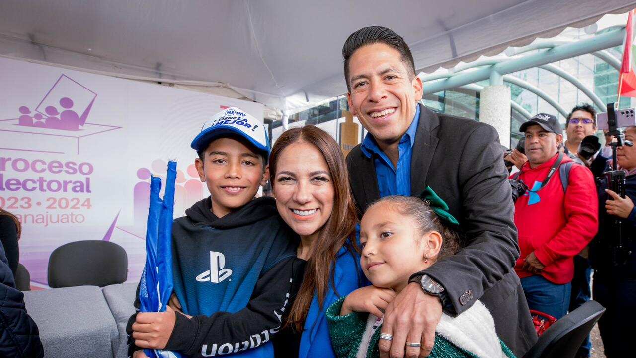 Libia García Muñoz Ledo se registra como candidata a gobernadora de Guanajuato