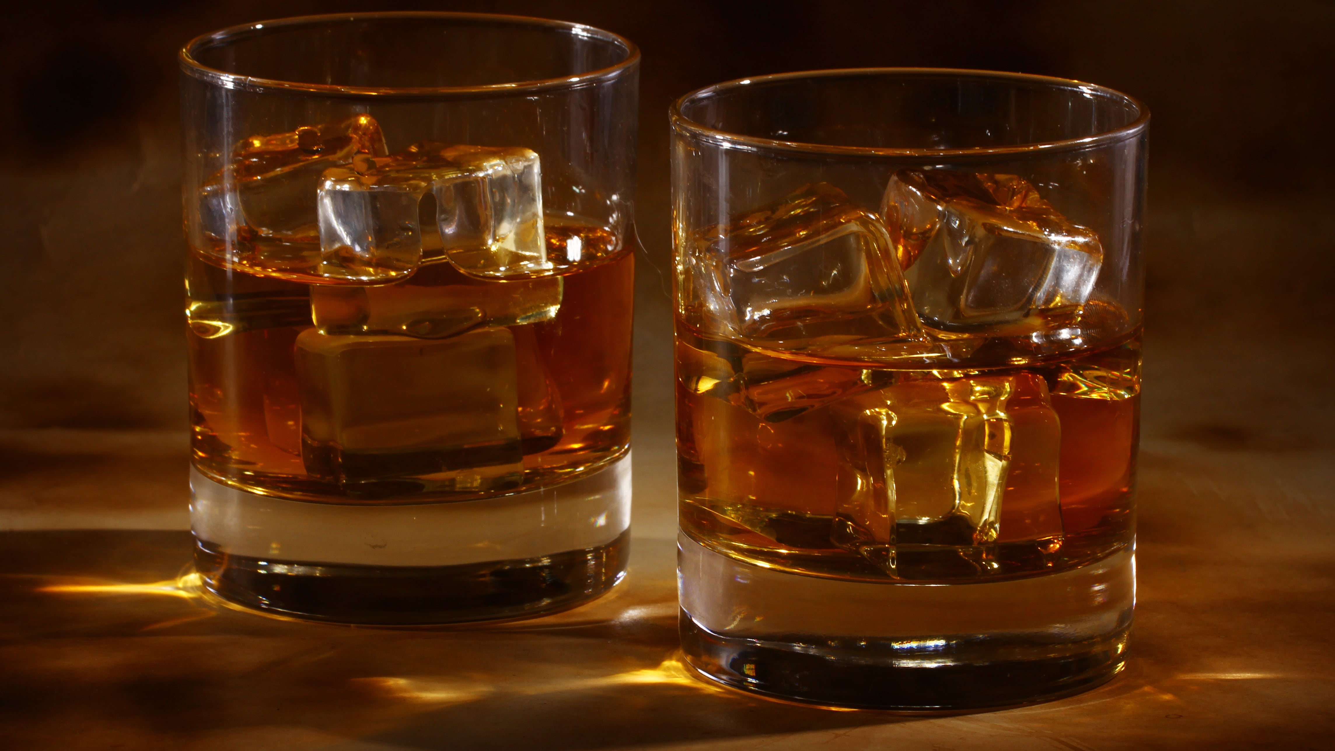 La botella de edición limitada celebra la nueva temporada de carreras. Aquí tres recetas para los amantes de las buenas bebidas y el automovilismo.