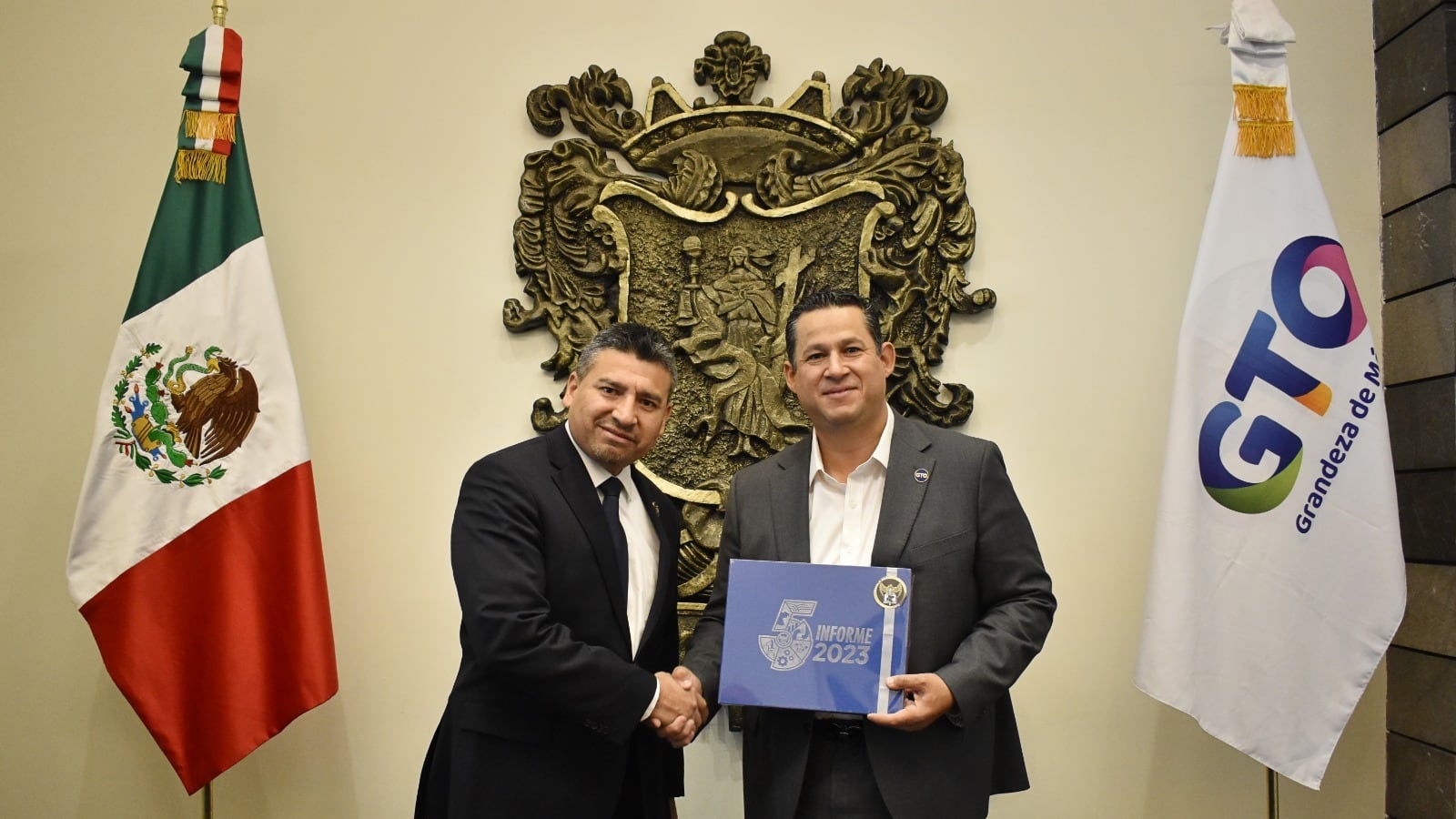 El documento fue entregado a los tres poderes del estado.