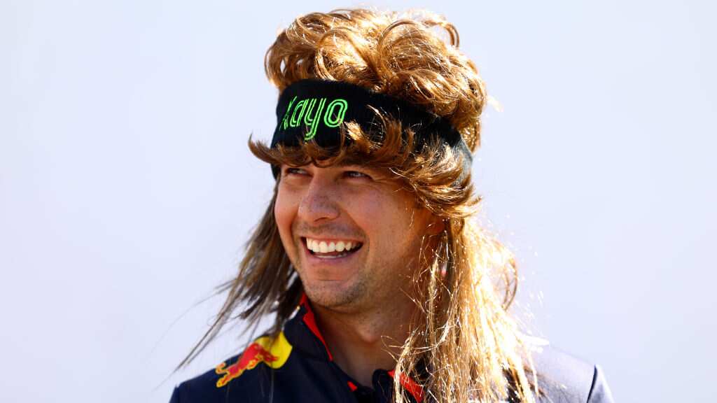 Checo Pérez llegó con toda la actitud al Gran Premio de Australia.