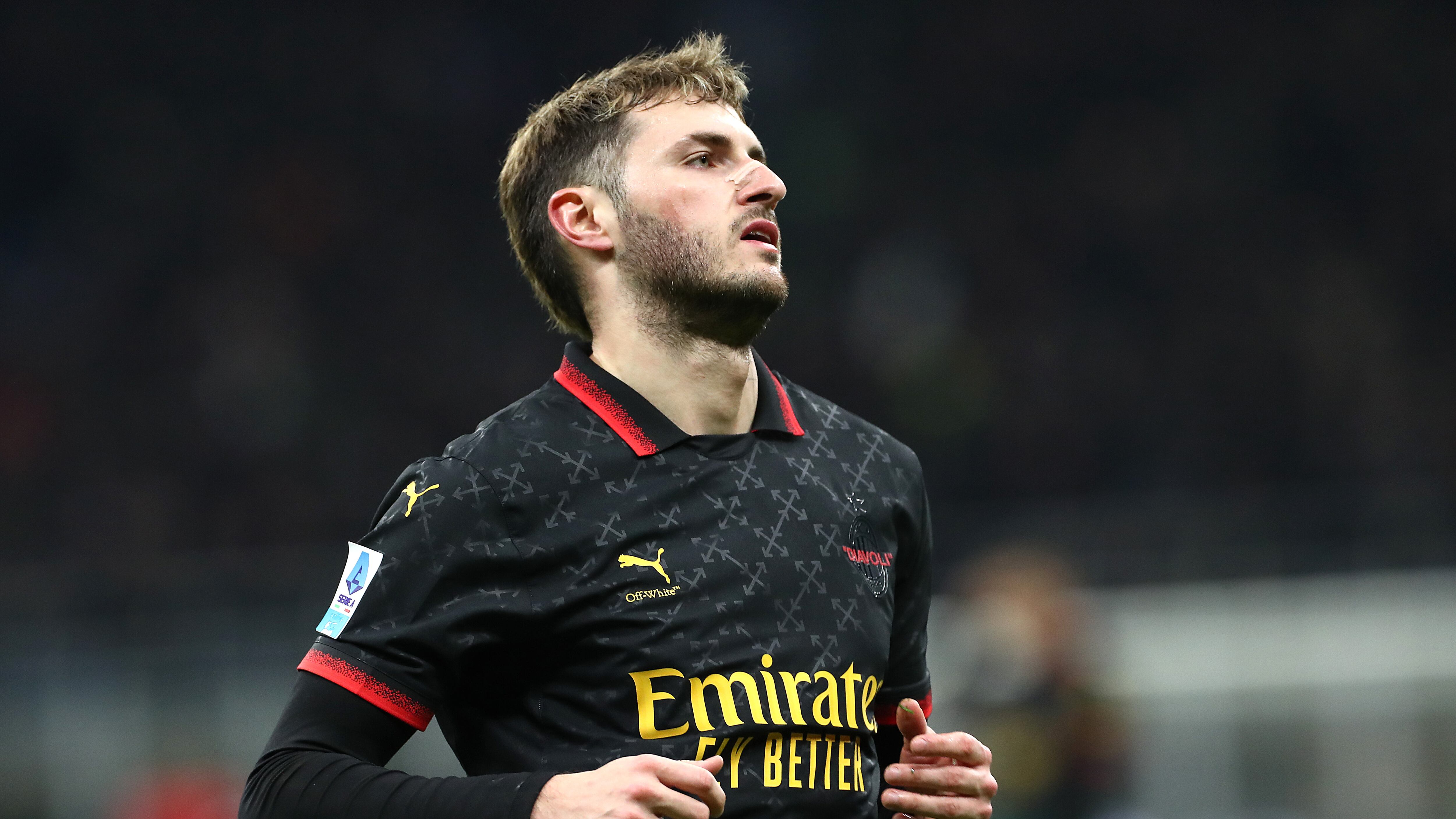 Santiago Giménez ha sido criticado por su crisis goleadora.