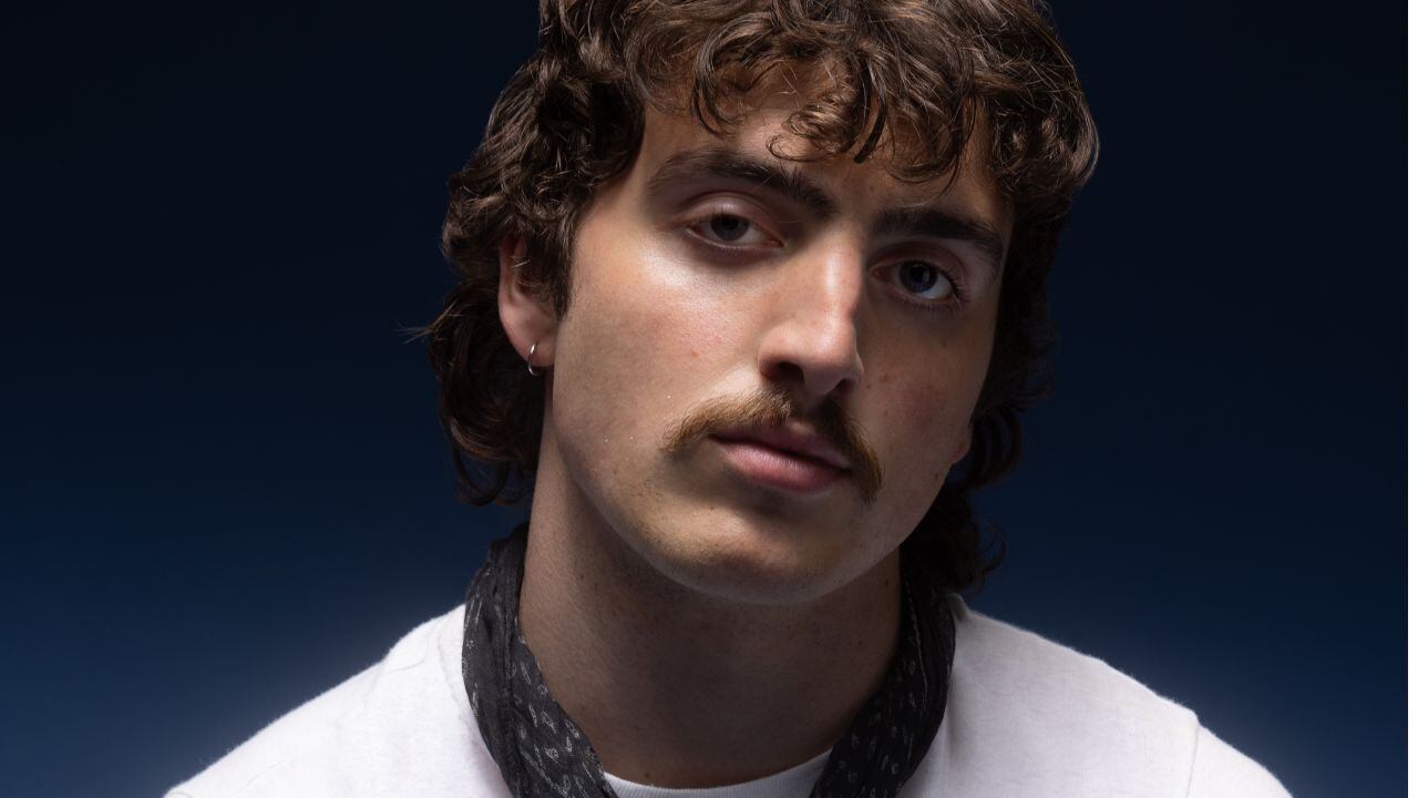 Benson Boone marca su regreso con el estreno de “Sorry I’m Here For Someone Else”