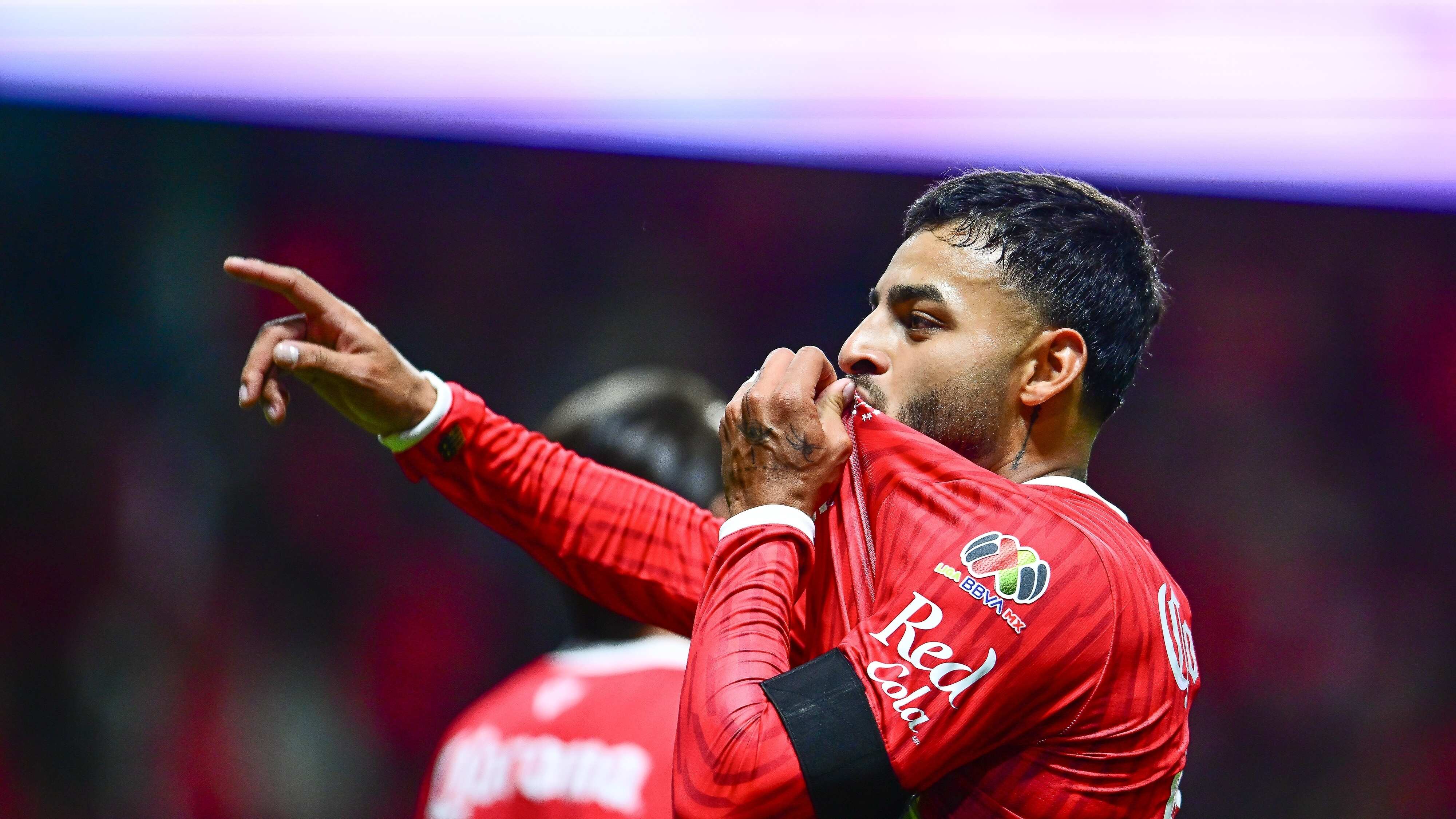 Alexis Vega le marcó gol a Chivas y besó el escudo del Toluca.