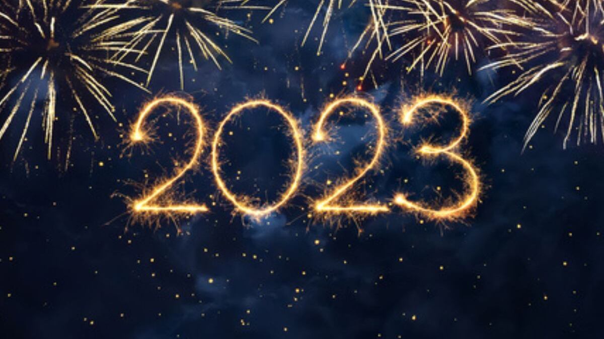 El mundo recibe el 2023.
