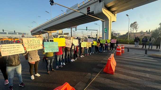 Ecatepec: Mexibus Línea 2 y 4 se mantienen cerradas por bloqueo para exigir justicia por profesora Kari