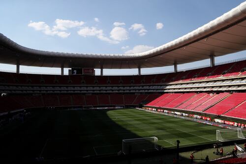 La manada dejó huella, muestran el terrible estado de la cancha del Akron tras concierto de Shakira