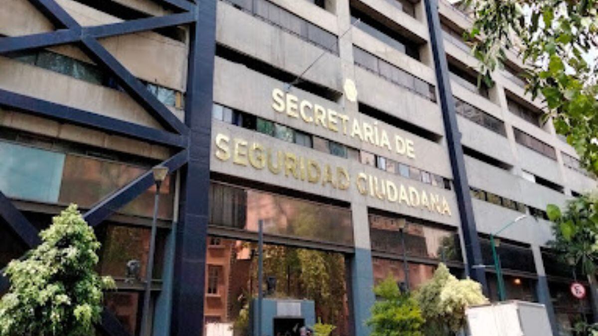 Desalojan sede de la SSC en la CDMX por supuesto sismo.