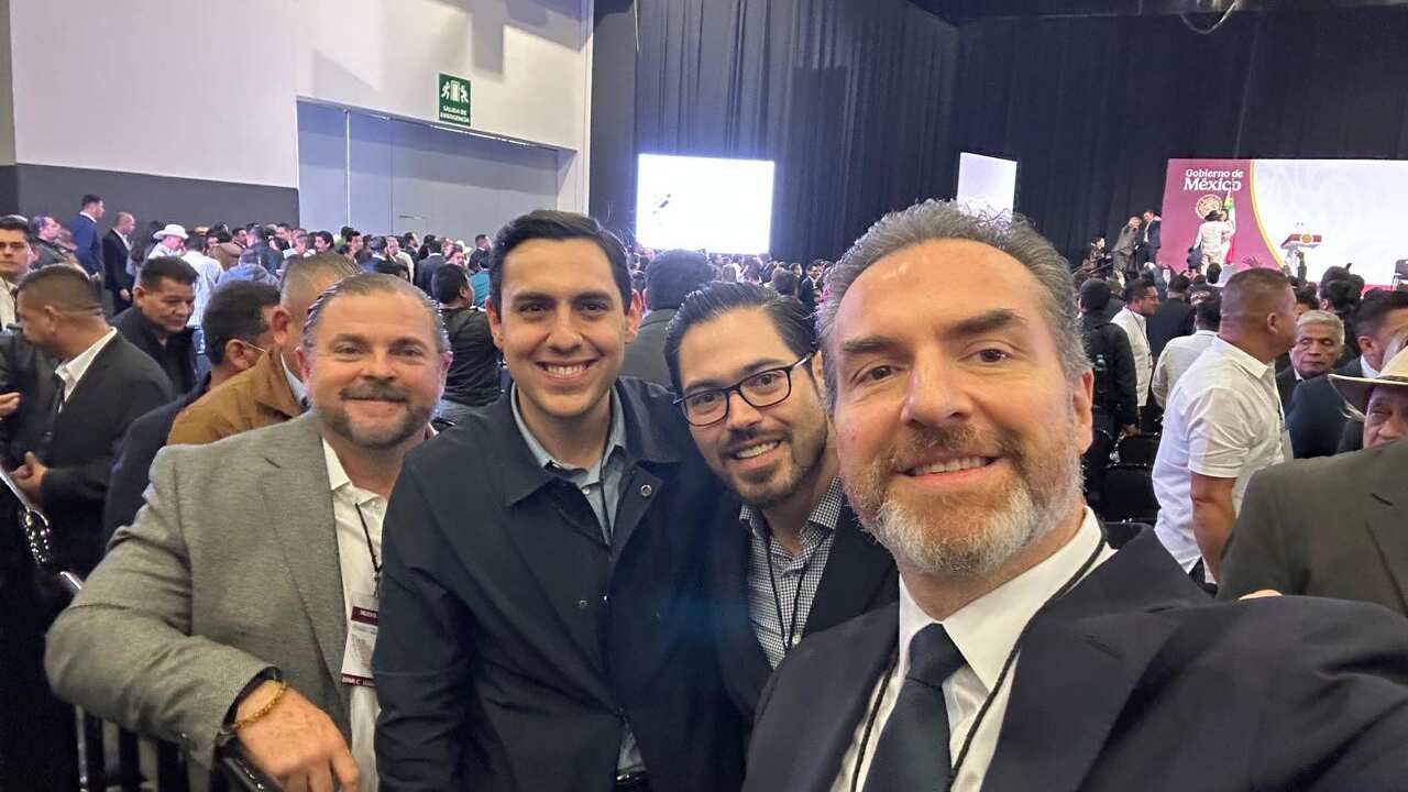 Adrian de la Garza y varios alcades de NL acudieron al Encuentro Nacional Municipal.