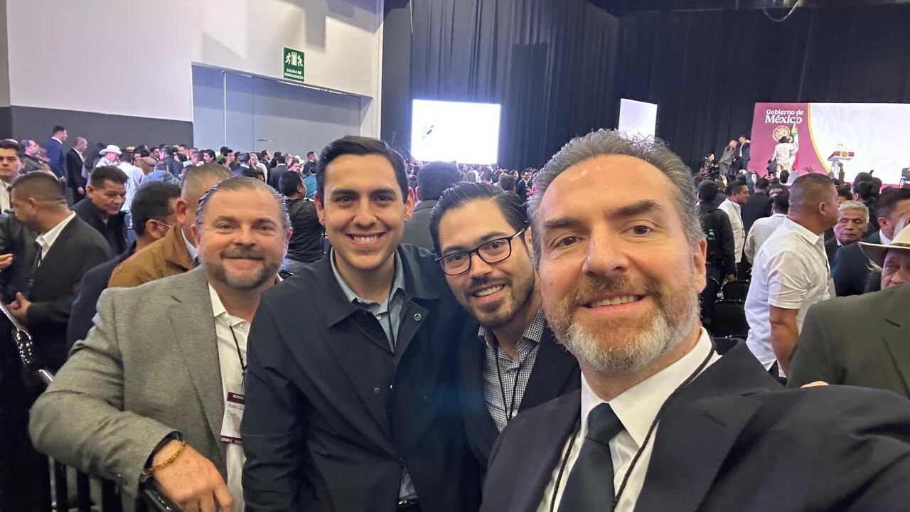 Adrian de la Garza y varios alcades de NL acudieron al Encuentro Nacional Municipal.