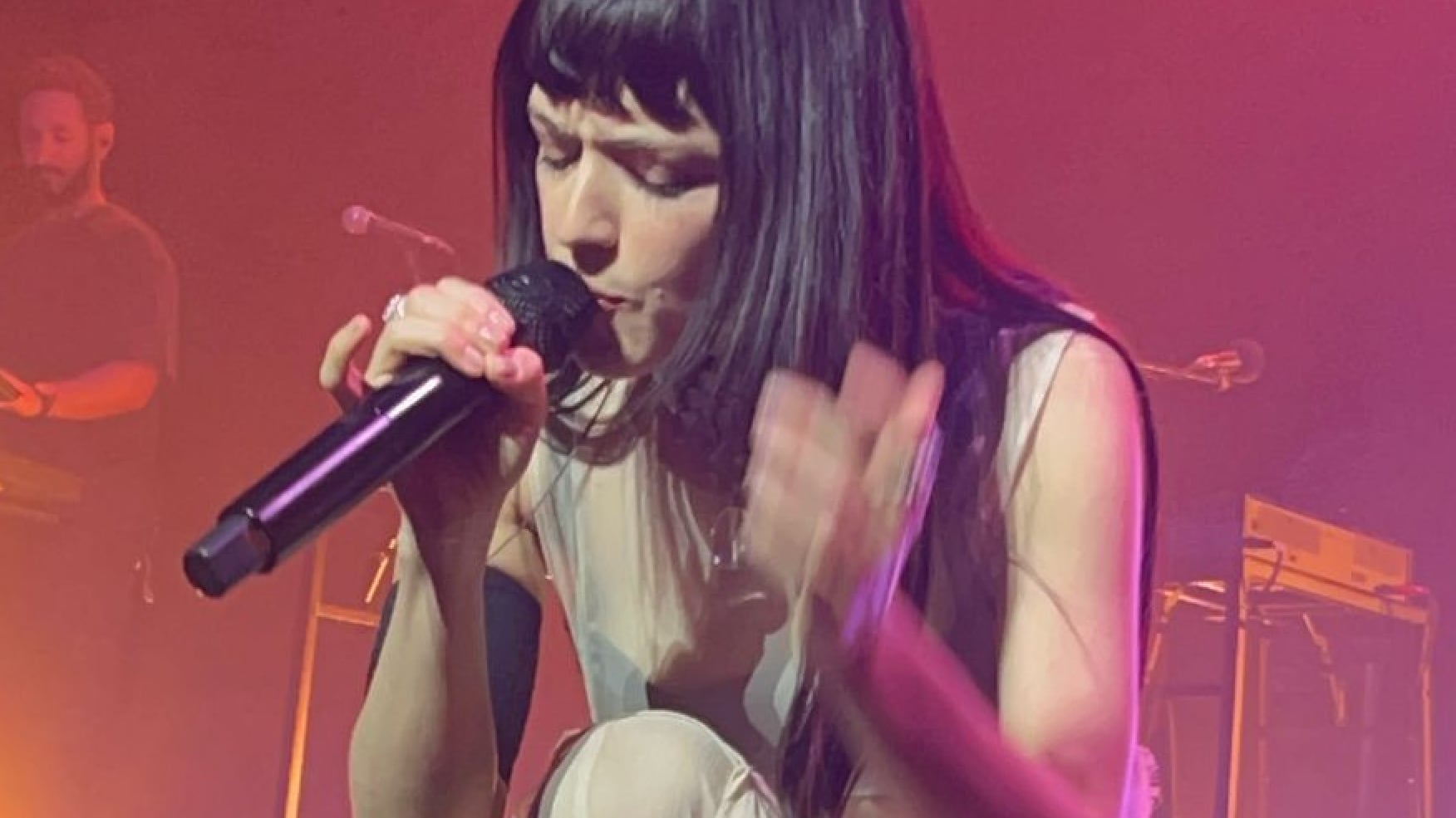 En redes sociales, fans compartieron su tristeza por no poder ver a la banda, mientras que otros agradecieron haber estado en Monterrey, sin saber que sería la única fecha que se llevaría a cabo en el país durante esta gira.
