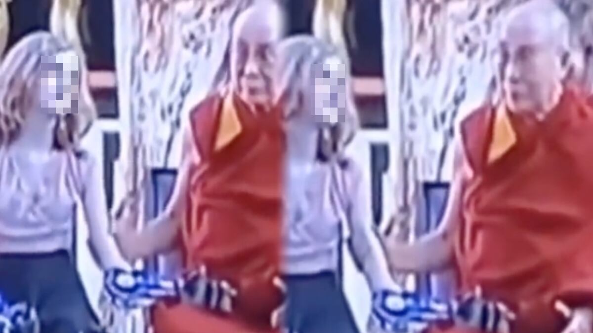 Dalai-Lama-fue-captado-tocando-indebidamente-a-una-menor-de-edad
