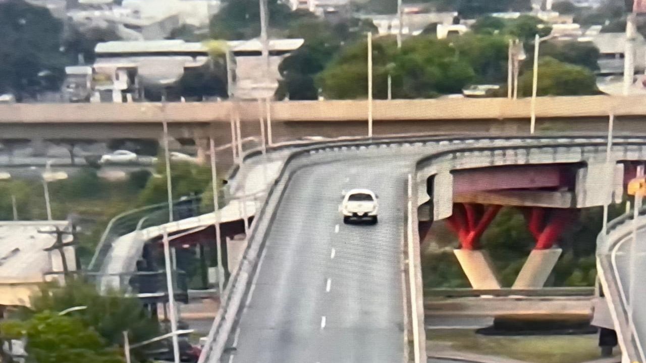 El carril comenzó a operar más de 15 minutos después de lo anunciado.