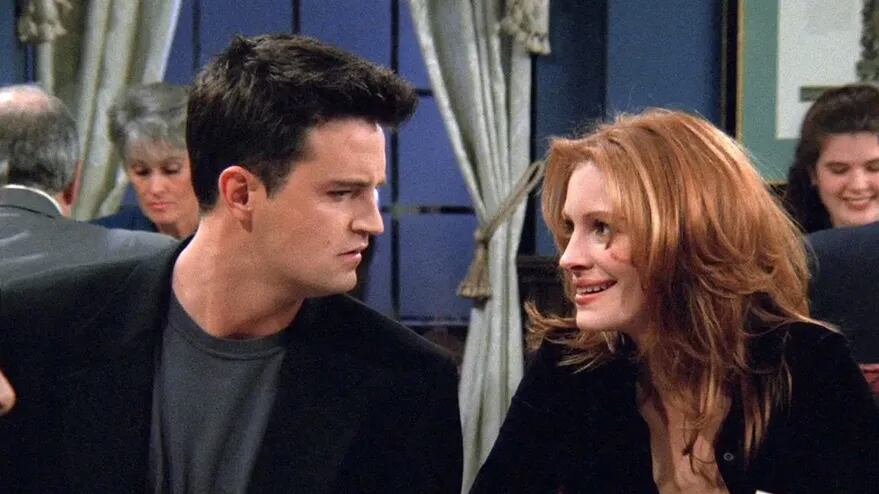 Matthew Perry y Julia Roberts tuvieron un fugaz noviazgo hace muchos años.