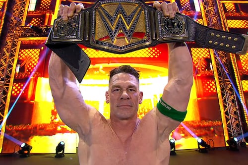 ¡Una locura! Con la intervención de Rollings y Penta, John Cena retiene el campeonato de la WWE