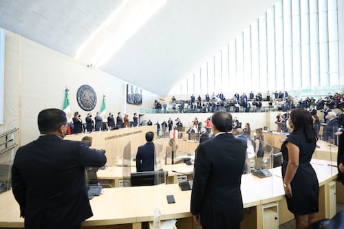 Aprueba Congreso tope a pensiones y abre debate por derechos adquiridos