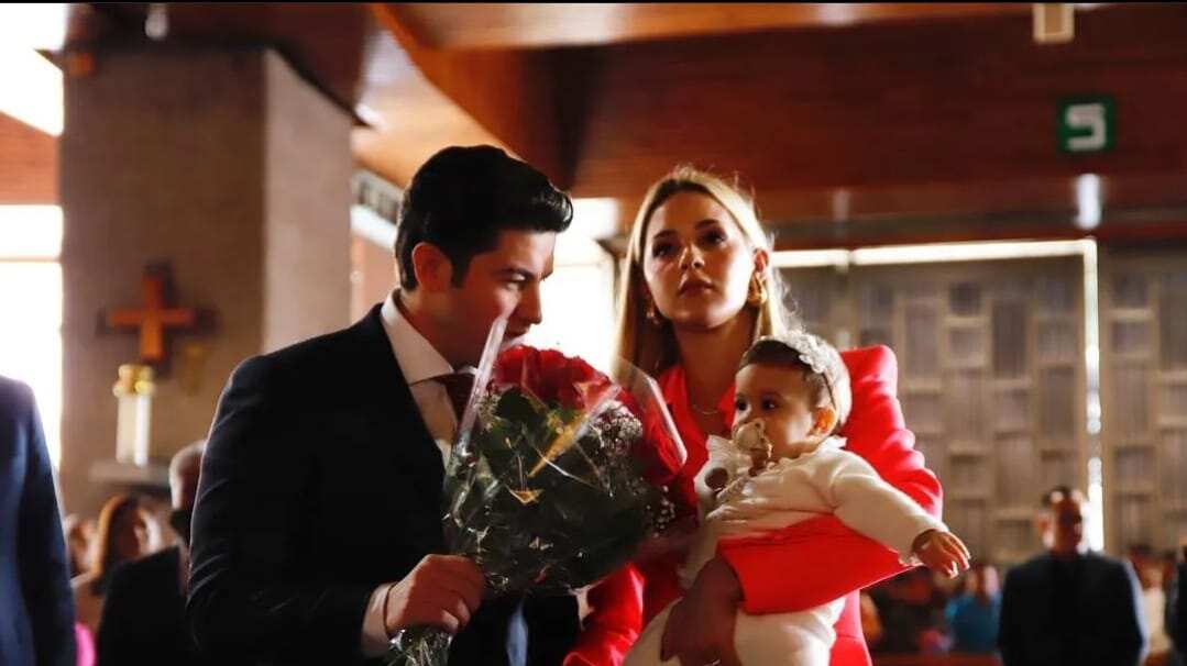 Samuel García, Mariana Rodríguez y Mariel en la Basílica.