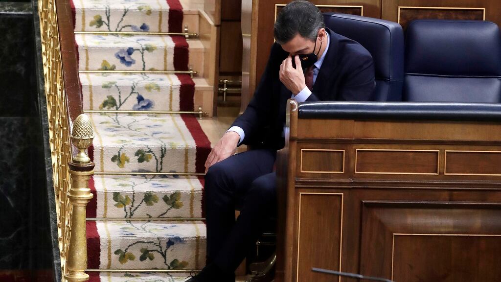 La derrota socialista y de Podemos en las elecciones regionales en España provocó que Pedro Sánchez disuelva el Gobierno.