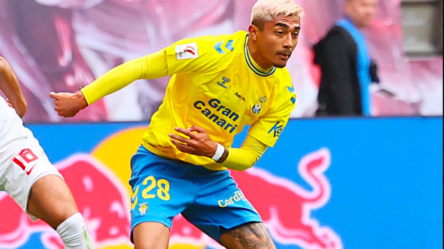 Julián Araujo vio sus primeros minutos con Las Palmas en LaLiga española.