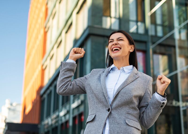 Un espacio único de conexión y aprendizaje donde mujeres líderes compartirán sus experiencias sobre trabajo, maternidad, espiritualidad y desarrollo personal