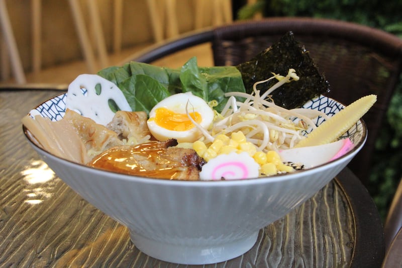 Este restaurante del chef Shige Takane  celebra la comida Nikkei mexicana con ingredientes frescos del día y recetas con historia