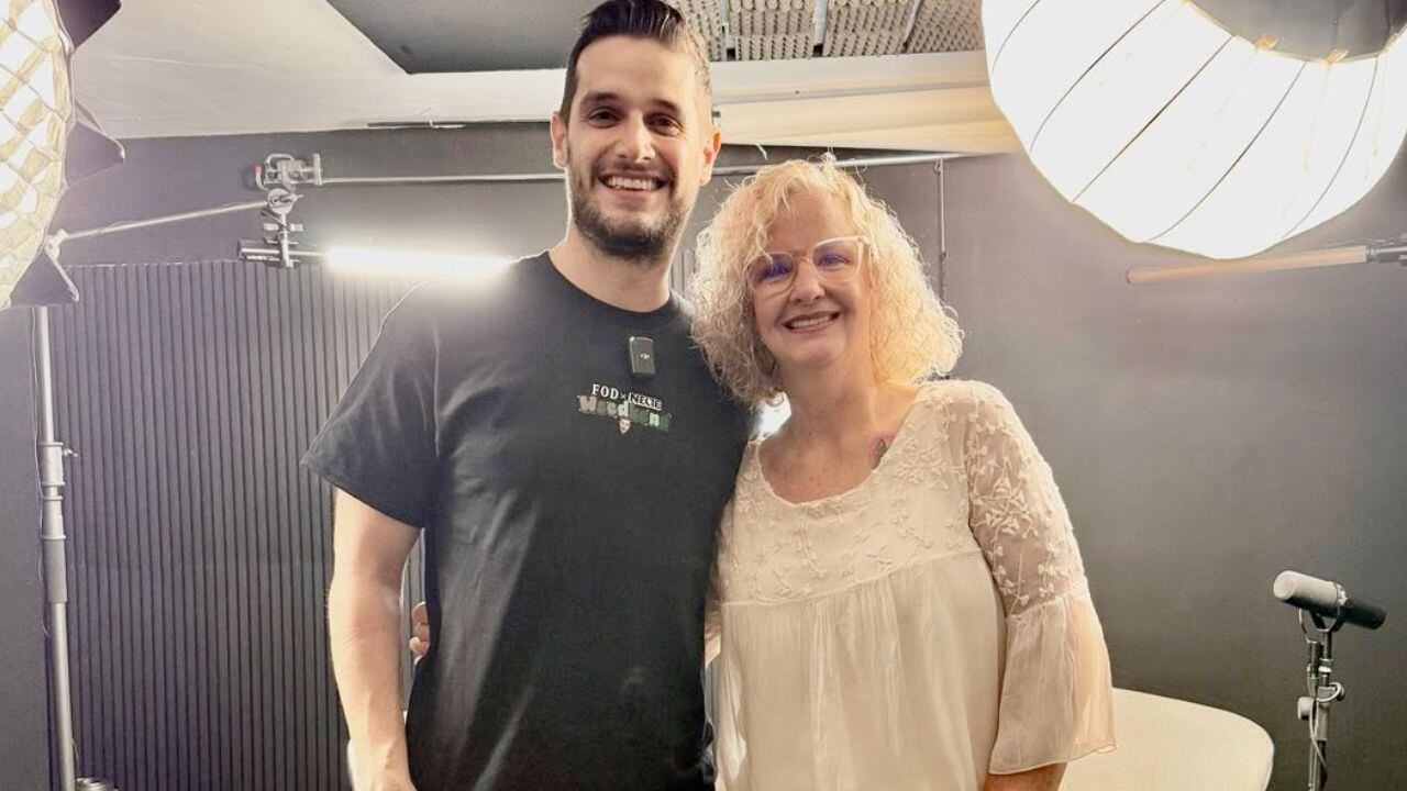 En redes sociales se han difundido imágenes de la entrevista que el influencer le hizo a la mamá de Gala Montes.