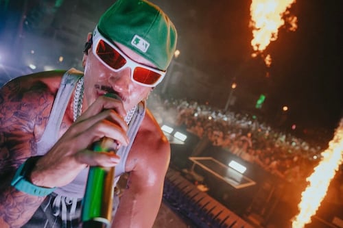 Feid vive un verano rosa con Karol G mientras conquista Europa