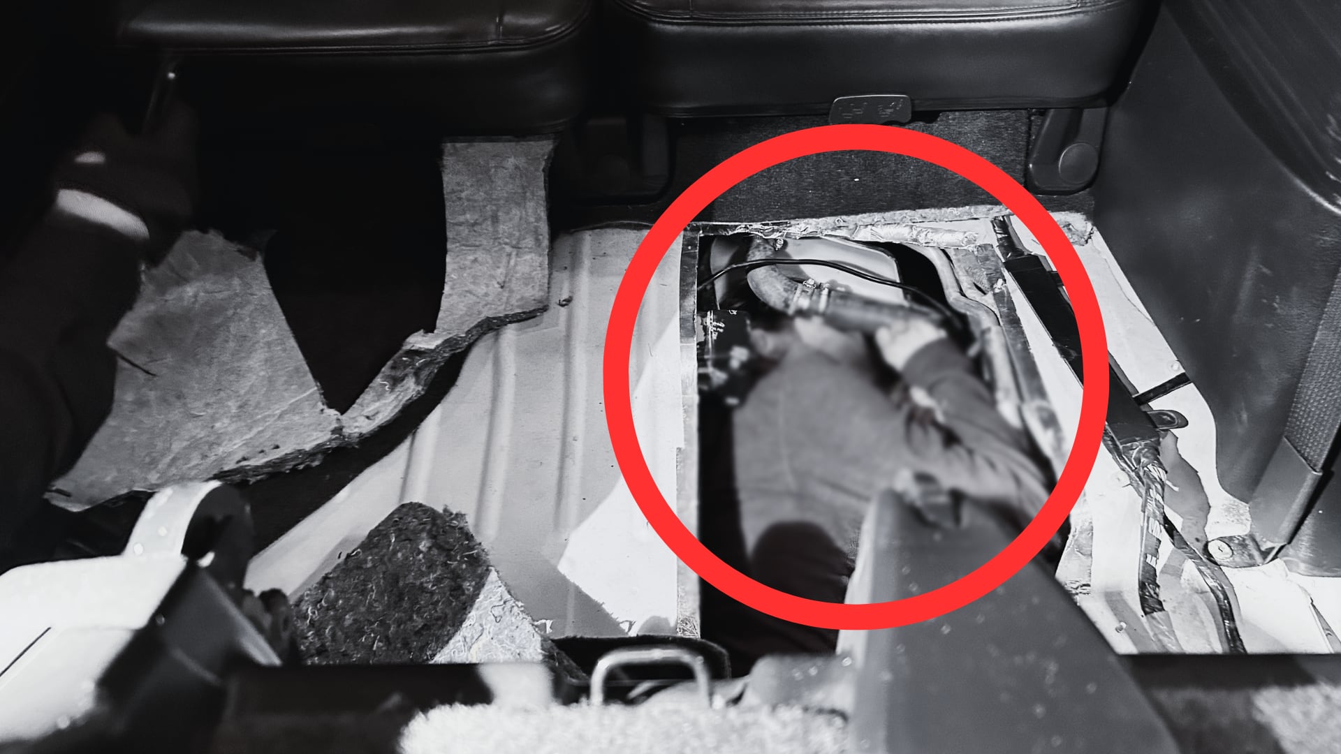 Un mexicano fue rescatado con vida de un compartimento clandestino dentro de un vehículo