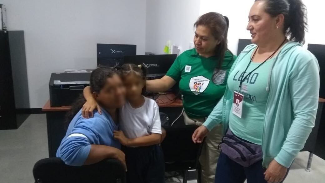 Niña hondureña se reúne con su mamá en Tlaxcala con ayuda del INM