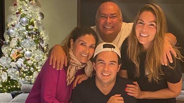 Sergio 'Checo' Pérez, con su mamá, Marilú Mendoza; papá, Antonio Pérez y su hermana, Paola Pérez.