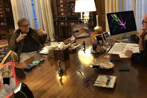 ¿Epstein tenía fotografías de menores en su escritorio? Esto reveló la misteriosa imagen