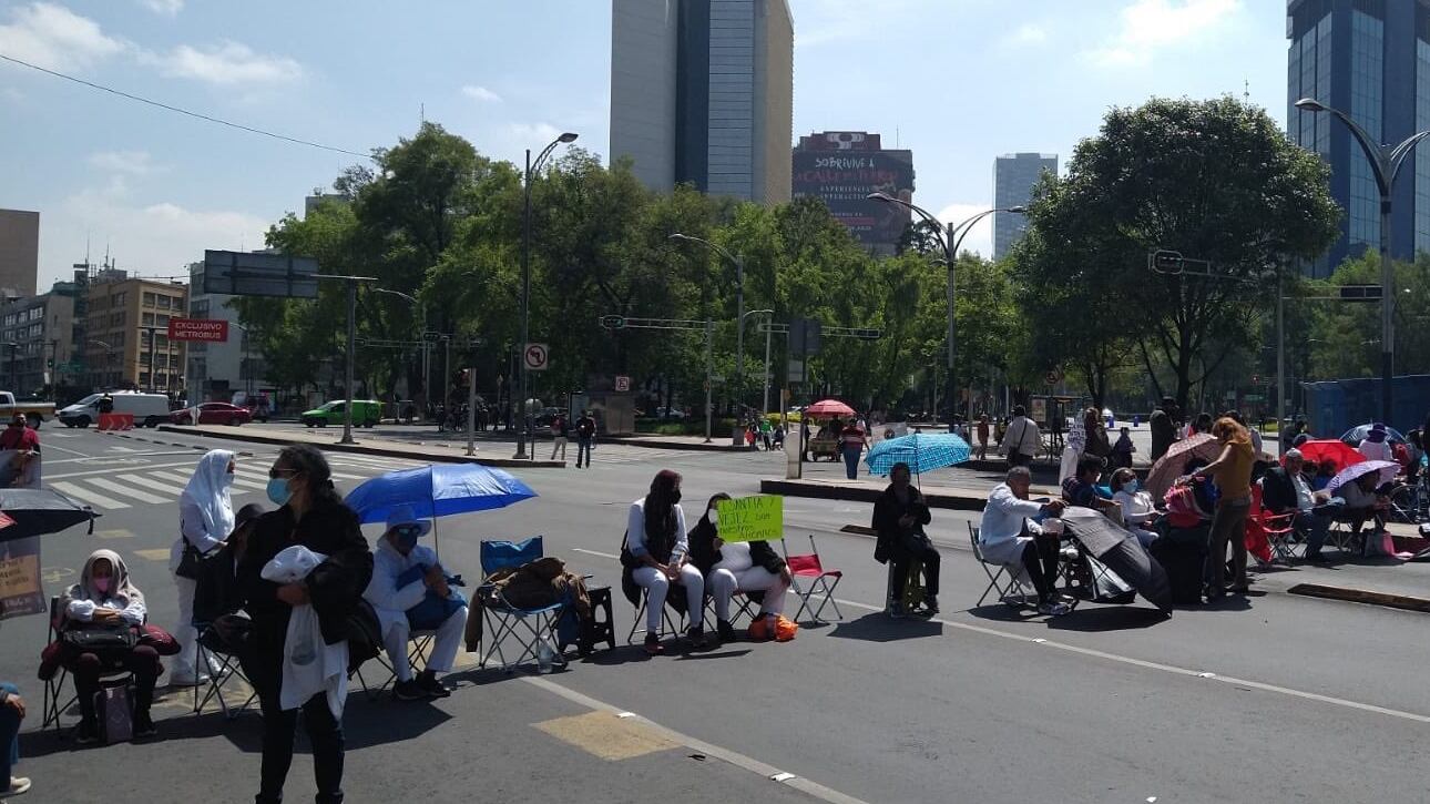 Insurgentes: jubilados del IMSS bloquean Insurgentes y Reforma