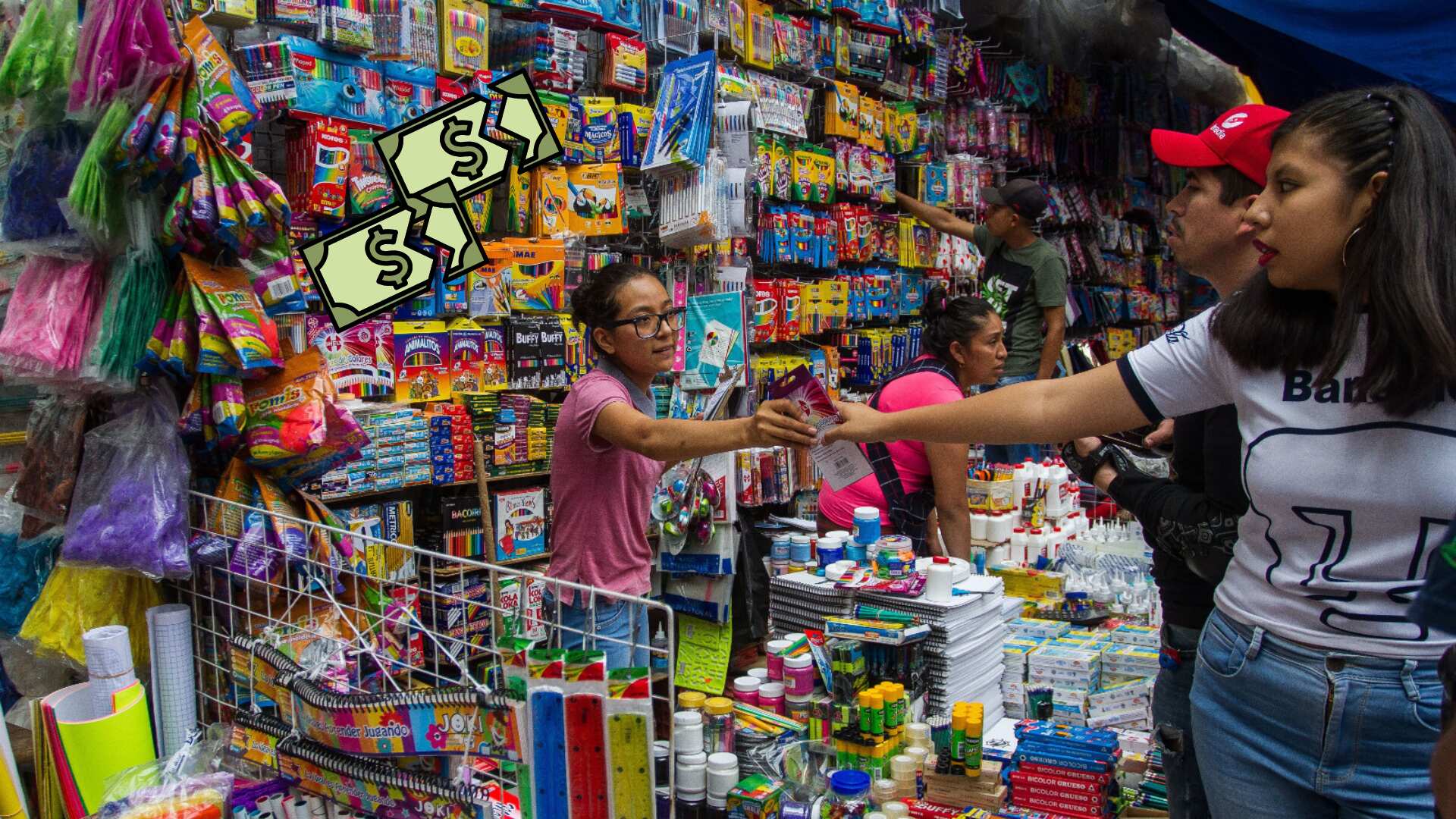 Atentos. Para frenar abusos y proteger a los consumidores, la Profeco arrancó una campaña de verificación de precios en útiles escolares.