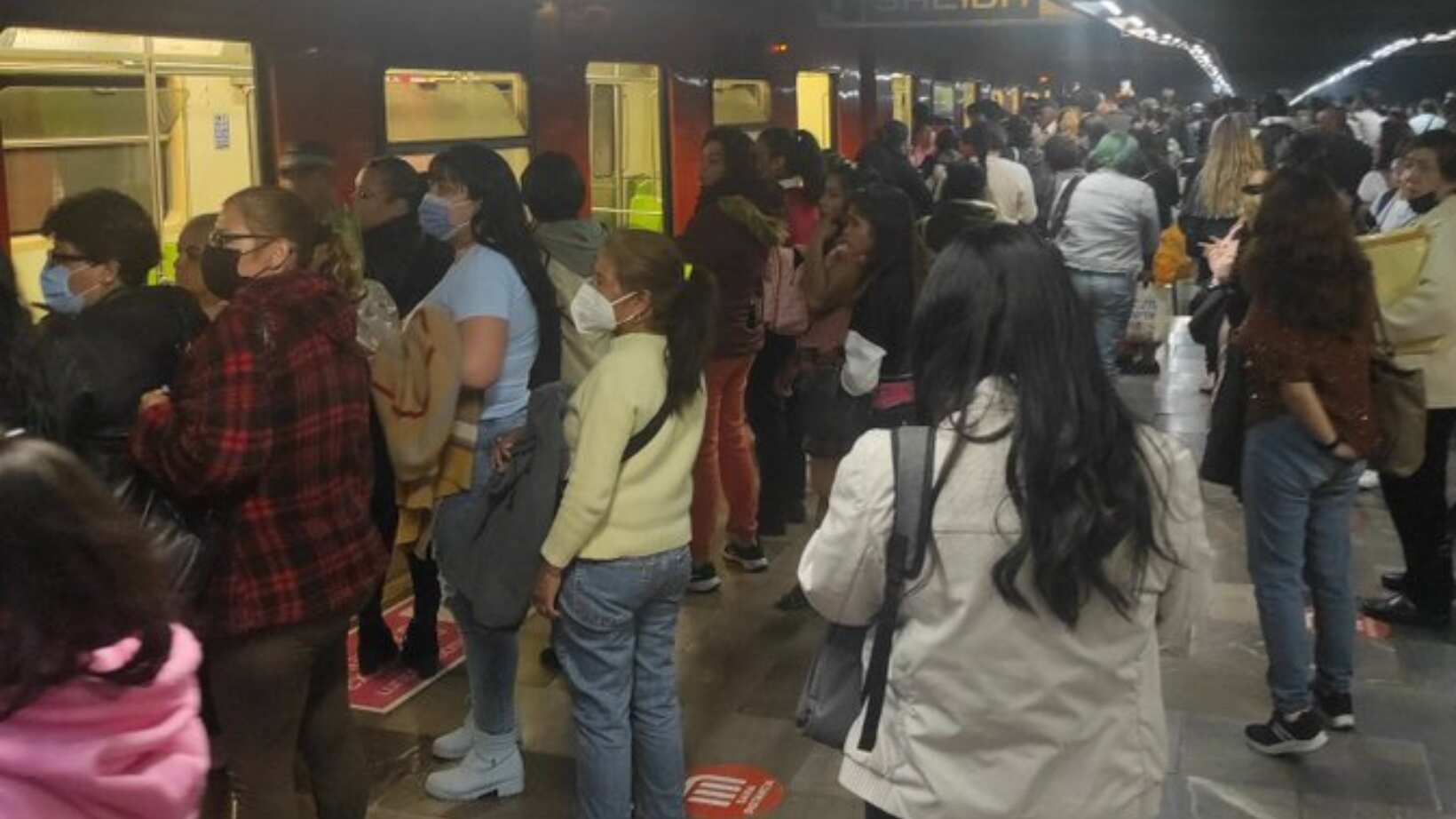 Usuarios reportan humo en estación Potrero de la L3 del Metro CDMX