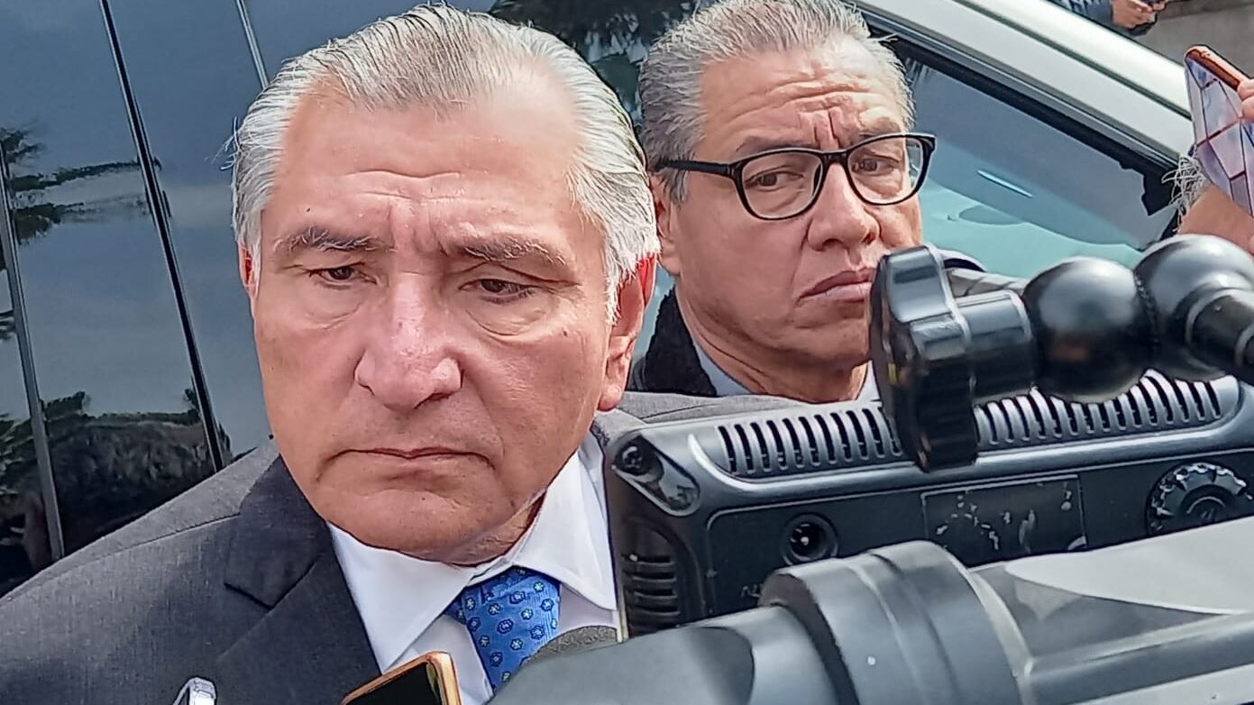 López dijo que no venía a limar asperezas con el gobernador porque no están enojados.