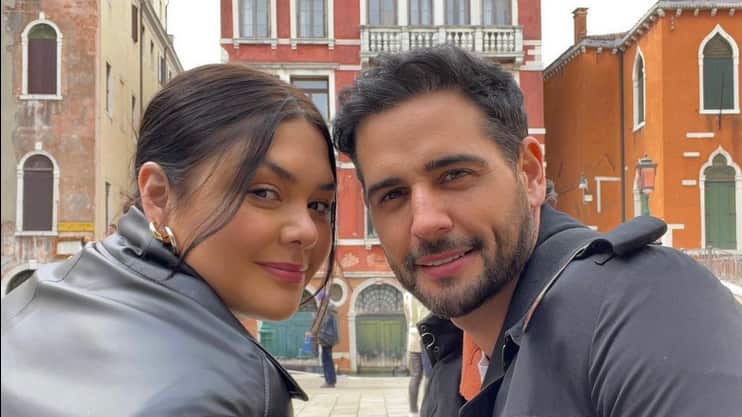 La cantante reveló que está embarazada en sus redes sociales.