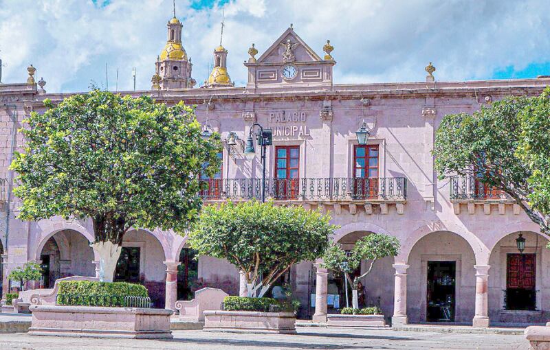 Se informó que los agresores entraron a la presidencia municipal y de ahí sacaron a los elementos.