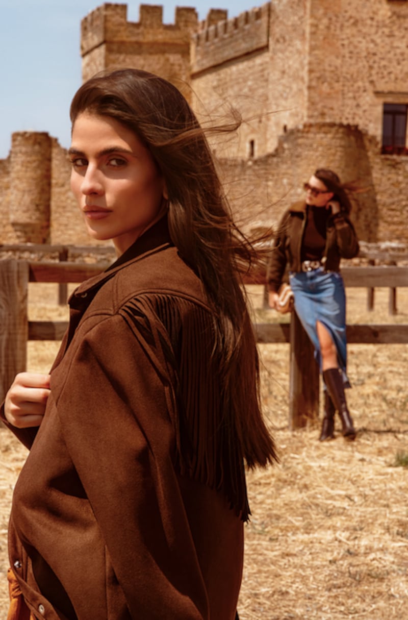 La marca colombiana Studio F presenta, con la guía de Michelle Salas, las claves de su nueva colección, donde destacan siluetas versátiles, colores sofisticados y piezas que se adaptan a distintos estilos de vida