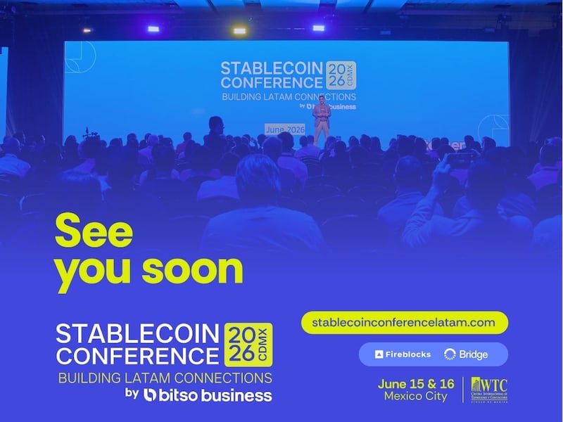 Conferencia magistral durante la Stablecoin Conference 2026 con asistentes reunidos en el auditorio principal.