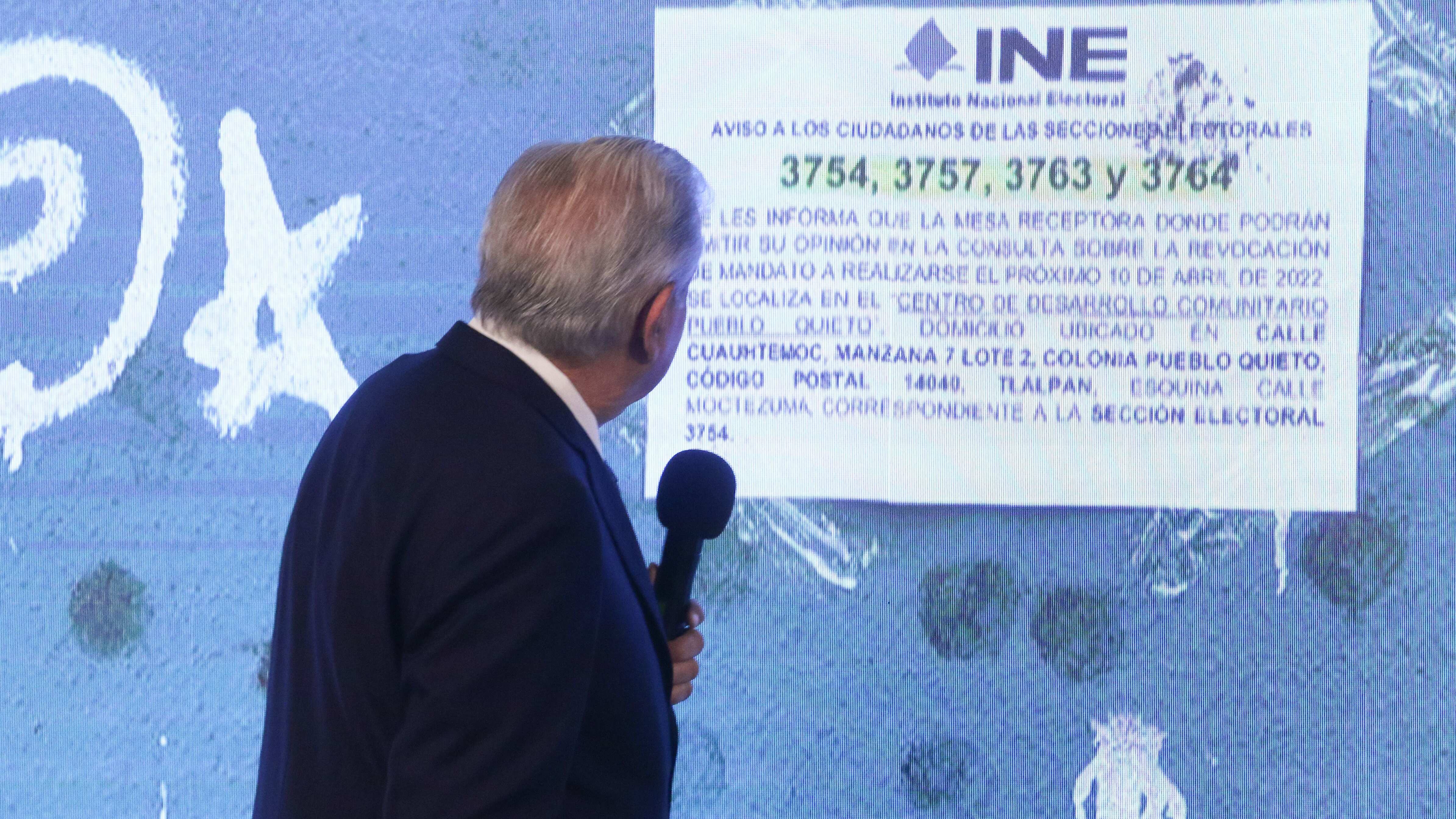 CIUDAD DE MÉXICO, 28MARZO2022.- Andrés Manuel López Obrador, Presidente de México, y Ricardo Sheffield Padilla, titular de Profeco, durante la conferencia mañanera en Palacio Nacional.
FOTO: MOISÉS PABLO/CUARTOSCURO.COM