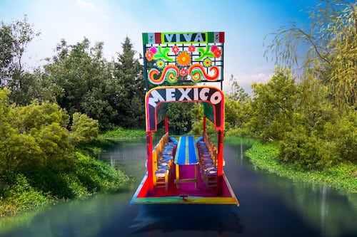 Tequila rinde homenaje a las trajineras de Xochimilco