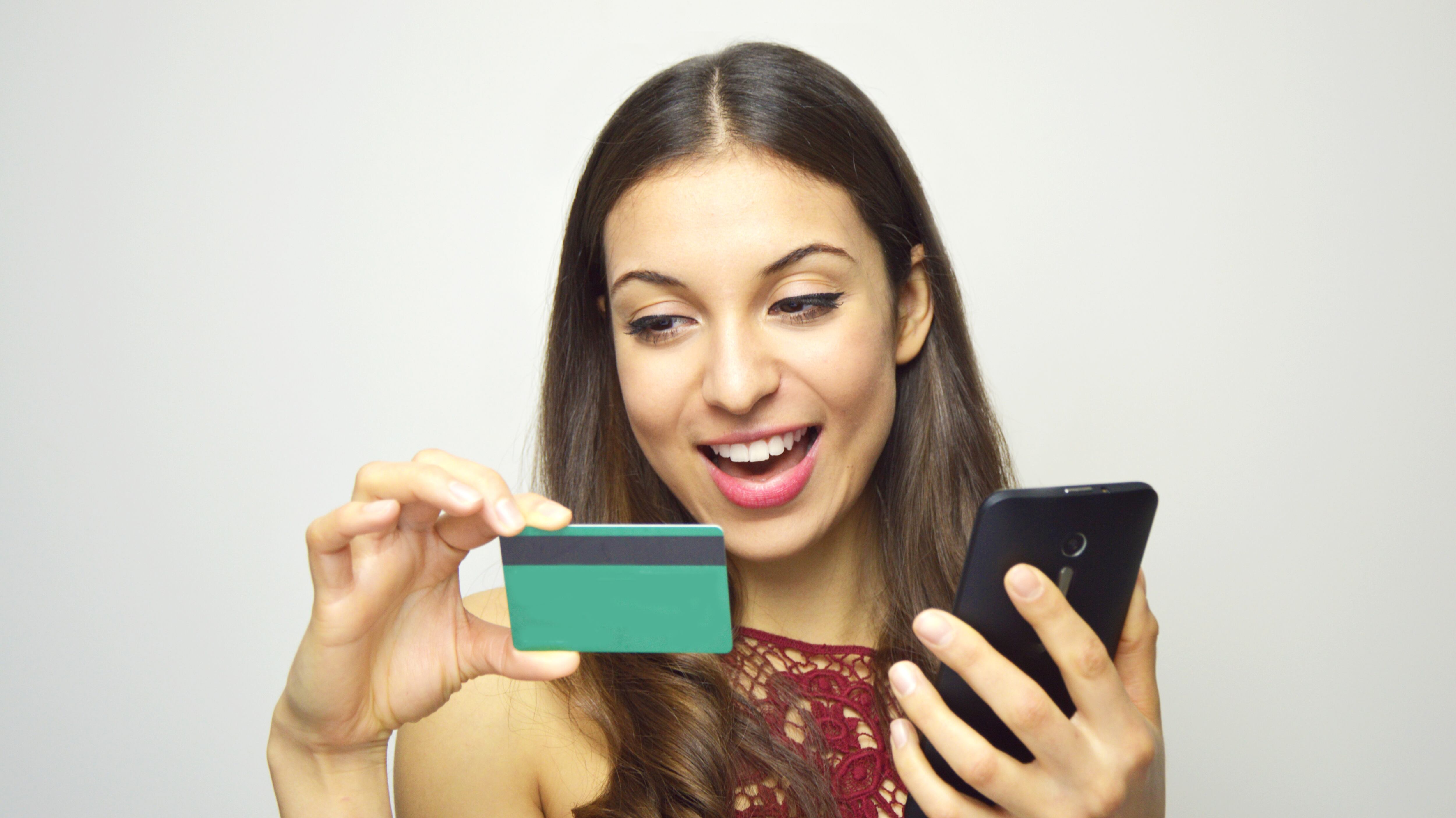 Una oferta real te ofrece un descuento mínimo de 30%, envíos gratuitos y políticas de devolución flexibles, explicaron especialistas en finanzas personales.