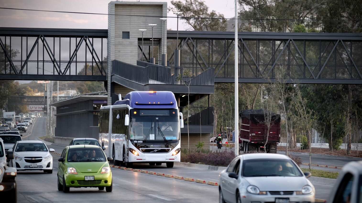 El Peribús en los primeros cuatro días ha movilizado a 648 mil personas, según datos de las autoridades.