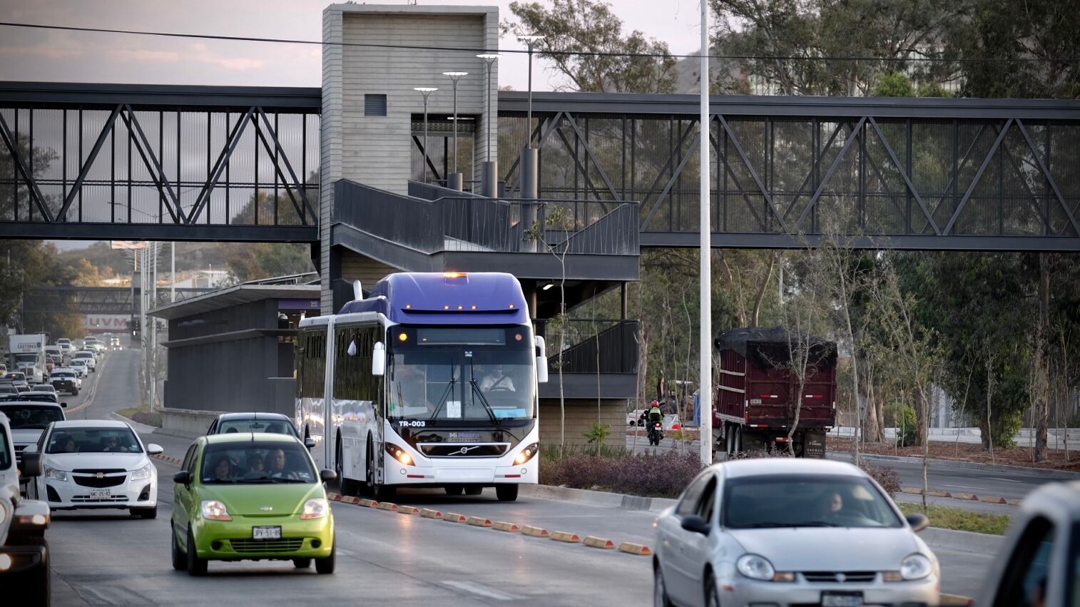 El Peribús en los primeros cuatro días ha movilizado a 648 mil personas, según datos de las autoridades.