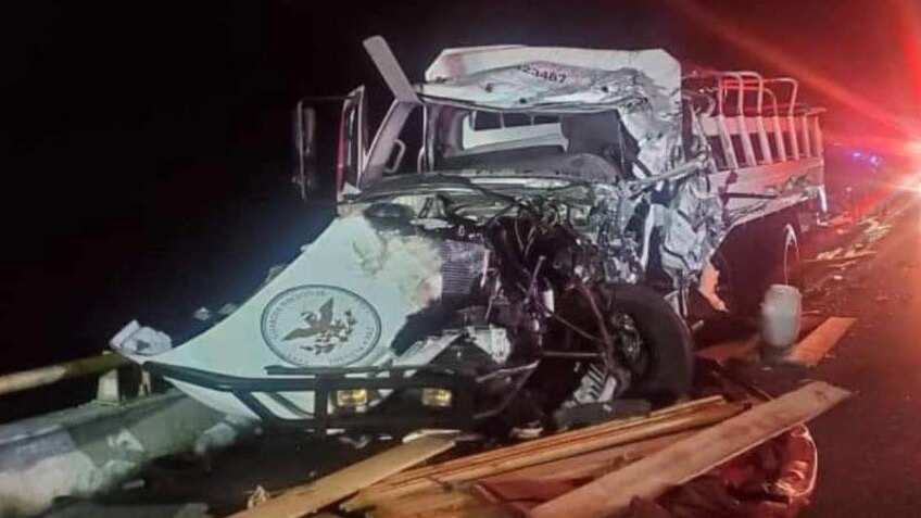 La unidad se impactó con un tractocamión. (Especial)