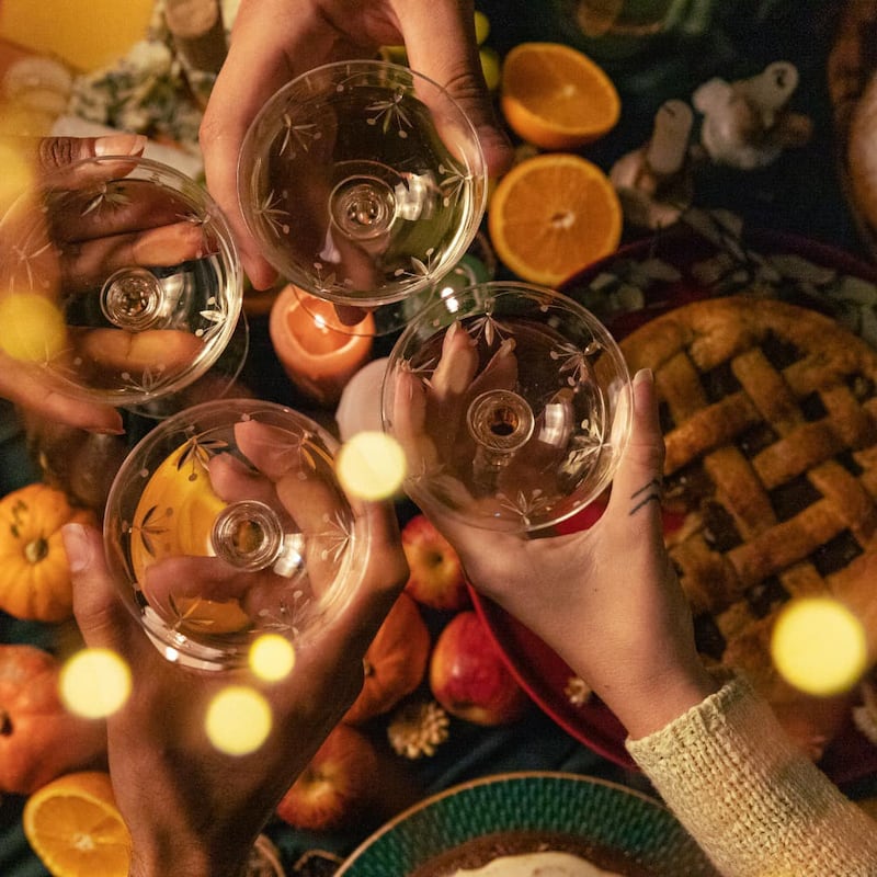 Un hotel en la capital ofrece menú de mediodía y cena buffet para vivir la tradición con elegancia y sabor contemporáneo