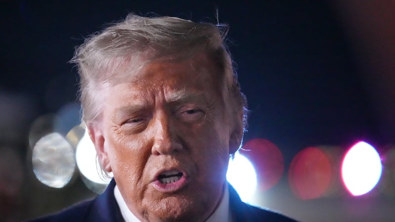 Trump amenaza con lanzar bombas sobre Irán si “no se comportan” y pone en riesgo el fin de la guerra