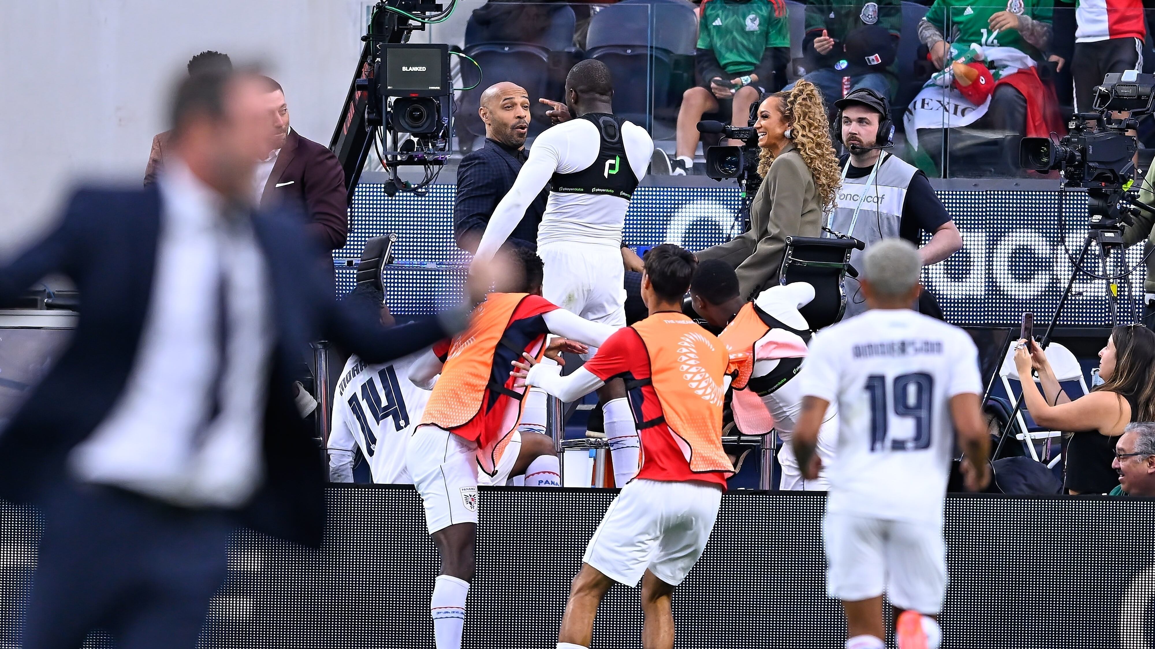 Festejo gol de Waterman