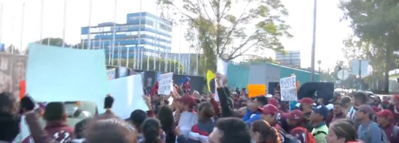 Manifestantes detienen el tránsito en Río Churubusco