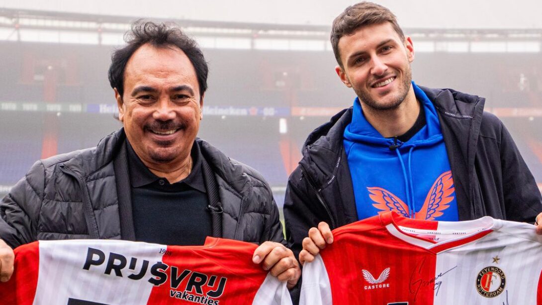 Hugo Sánchez visitó a Santiago Giménez en las instalaciones del Feyenoord.